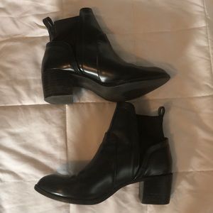 H&M black heeled boot